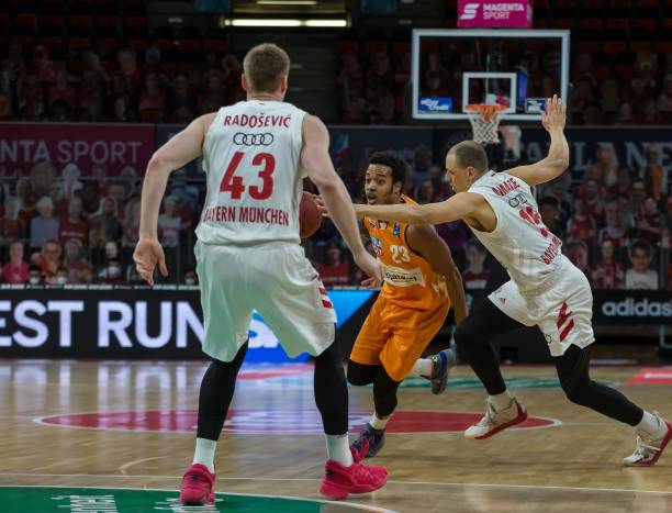 安菲尔德的 安菲尔德的