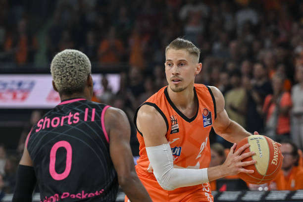 年龄梯队衔 年龄梯队衔